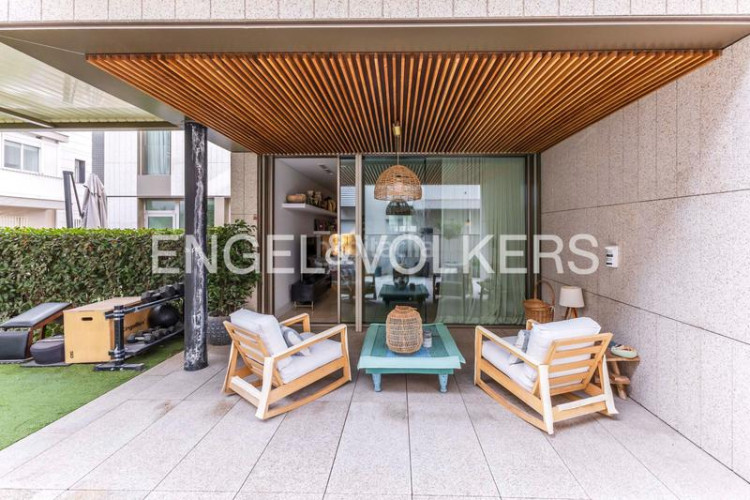 Apartamento espectacular bajo con jardín de obra nueva en Madrid