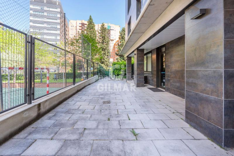 Piso licencia de hospedaje y máxima rentabilidad en el nuevo eje castellana nortese presenta esta exclusiva propiedad con lic en Madrid