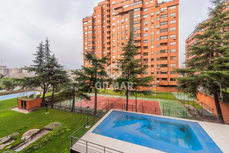 Piso en el prestigioso barrio de chamartín, , se encuentra esta vivienda en altura que representa una oportunidad única para aque en Madrid
