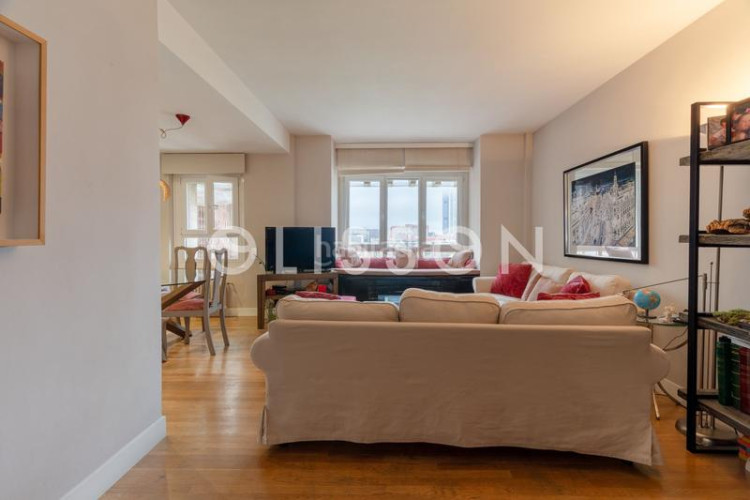 Piso luminosa vivienda con vistas panorámicas en nueva españa en Madrid