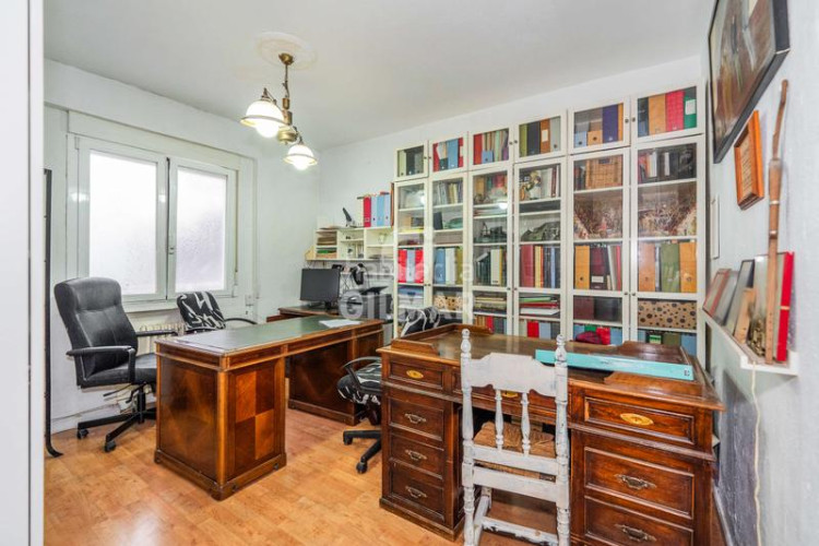 Piso  de 114 m en el barrio de Castilla, con 4 dormitorios y excelente ubicación una oportunidad única tanto para vivir como para i en Madrid