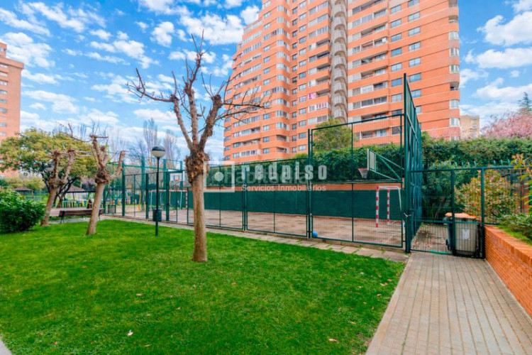 Piso fantástico apartamento en la avenida de burgos en Madrid