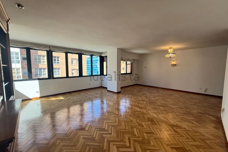 Piso en avenida de Pío XII