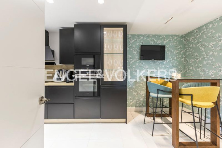 Piso luminoso piso con vistas y garaje en av pio xii en Madrid