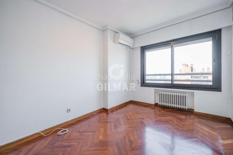 Ático  exclusivo con terraza y dos plazas de garaje en Castilla chamartínen el codiciado barrio de Castilla, dentro del prestigios en Madrid