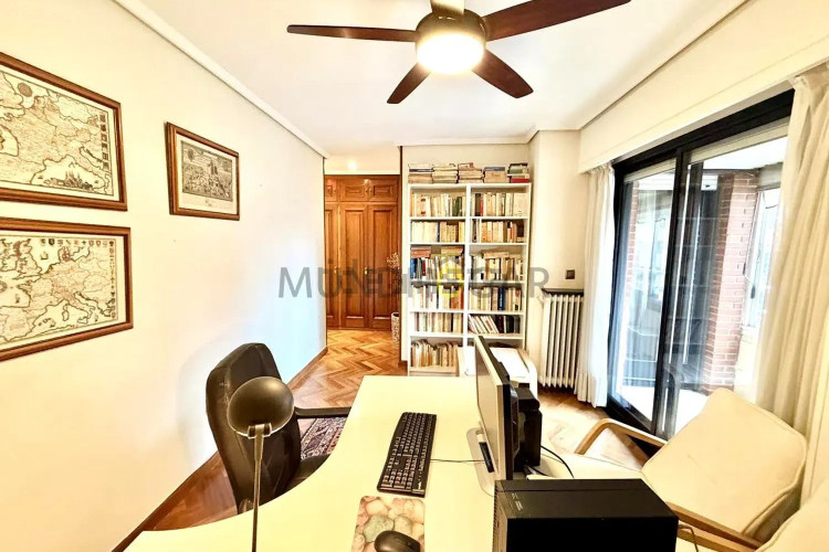 Piso en calle de Pastora Imperio